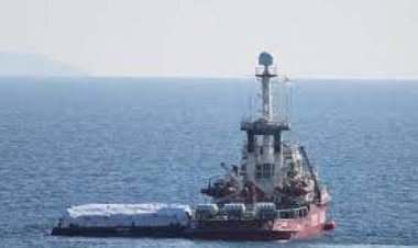 أول سفينة مساعدات وصلت قبالة غزة