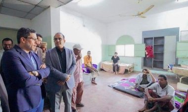 رئيس الوزراء بن مبارك يحيل  إدارة مستشفى الأمراض النفسية في عدن للتحقيق