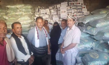 بتوجيهات الرئيس الزُبيدي.. انتقالي أبين يدشن توزيع السلال الغذائية على أسر الشهداء بالمحافظة