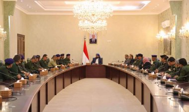 المحرّمي يعقد اجتماعاً موسعاً بقيادة وزارة الداخلية ورؤساء المصالح