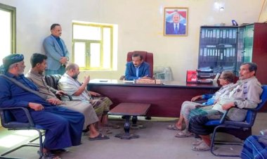 المحافظ بن الوزير يتفقد مستوى الأداء والانضباط الوظيفي بمكتب الزراعة.