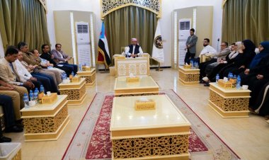 الرئيس الزُبيدي يوجه بإنشاء مركز لتنمية المهارات والقدرات الشبابية وصندوق تنمية المهارات القيادية للشباب