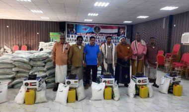 انتقالي حضرموت يدشن توزيع السلال الغذائية على أسر الشهداء بمديريات المحافظة