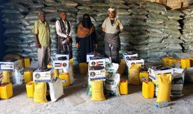 انتقالي أبين يواصل توزيع السلال الغذائية على أسر الشهداء في مديريتي زنجبار وخنفر