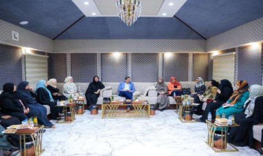 رئيس الوزراء يعبر عن تقديره للأدوار الوطنية والنضالية للمرأة اليمنية ويجدد التزامه بتمكينها في مراكز القرار