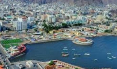 مدير أمن العاصمة عدن يتفقد مصلحة الهجرة والجوازات ويوجه بالتعاون مع المواطنين