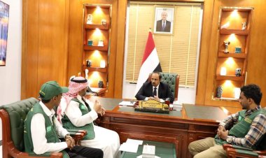 محافظ حضرموت يبحث مع فريق وحدة التنسيق بمركز الملك سلمان التدخلات الانسانية النوعية التي تحتاجها المحافظة