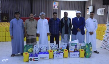 لجنة الإغاثة تدشن مشروع توزيع السلال الغذائية على الأسر الأشد احتياجا بمحافظة حضرموت