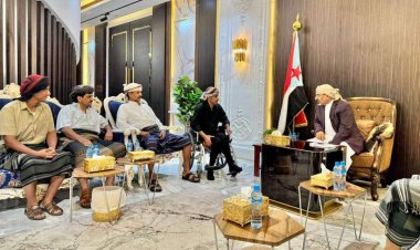 الرئيس القائد عيدروس الزُبيدي يلتقي أسرة الشهيد العميد سعيد الصريمي ويشيد بتضحياتها الكبيرة