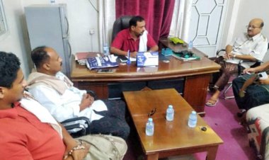 رئيس مكتب مؤتمر حضرموت الجامع بالشحر يلتقي الهيئة الإدارية لنادي سمعون