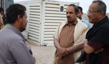 محافظ حضرموت يتفقد أوضاع مديرية الديس الشرقية ويوجه بتوفير المحروقات لمحطة الكهرباء والحفاظ على محمية "شرمة"