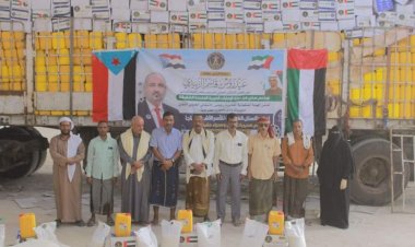 بتوجيهات الرئيس الزُبيدي.. الهيئة التنفيذية المساعدة لانتقالي وادي حضرموت تدشن توزيع السلال الغذائية للأسر المحتاجة
