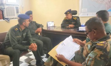 إتمام إجراءات الاستلام والتسليم بين المدير السلف والخلف لإدارة الأمن والشرطة بمديرية غيل باوزير