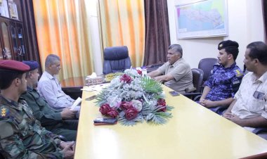 العميد المنهالي يناقش مع مدير عام مديرية غيل باوزير جوانب تعزيز الأوضاع الأمنية بالمديرية