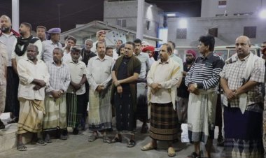 محافظ حضرموت يستقبل جثمان الصيّاد الشاب عمر العمودي بالمكلا