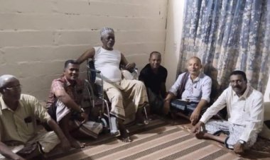 رئيس تنفيذية مؤتمر حضرموت الجامع بمديرية مدينة المكلا يزور الشخصية الرياضية يسلم با مؤمن