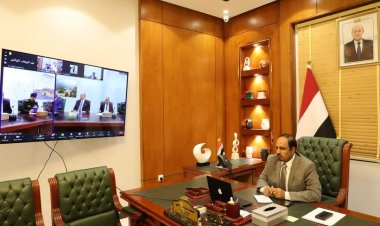 محافظ حضرموت : توجيهات فخامة الرئيس في لقاء الأمس بالوزراء والمحافظين تعدّ دافعًا لمزيدٍ من العمل لتحسين الخدمات والتنمية