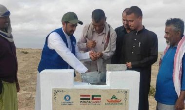 بتمويل دولة الكويت .. مدير عام مديرية غيل باوزير يضع حجر الأساس لقرية ابتسام السكنية