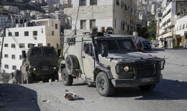 قوات الاحتلال تعتقل أما وطفليها وشابين من القدس المحتلة