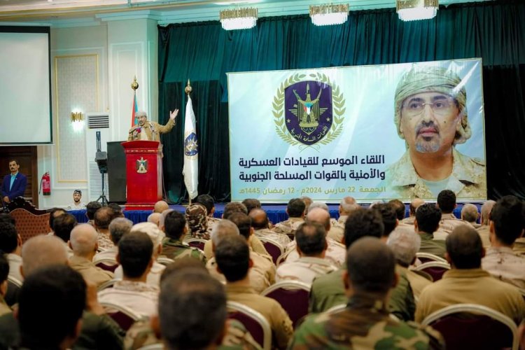 الرئيس الزُبيدي: قواتنا المسلحة والأمن صمام أمان الجنوب وضمان انتصار قضية شعبه الوطنية