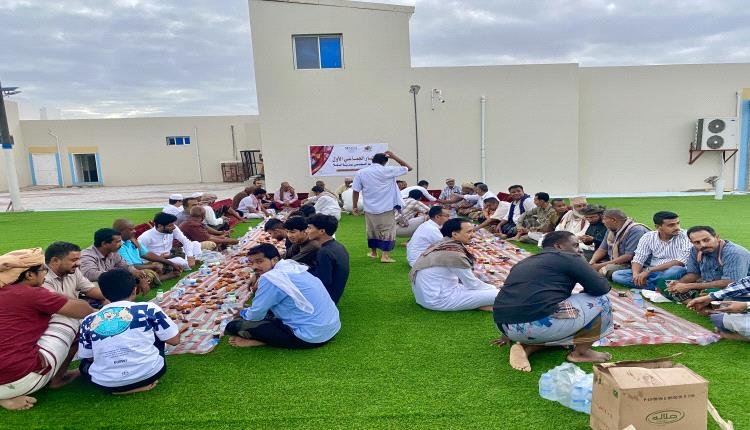 هيئة السلم المجتمعي بمدينة المكلا تنظم الإفطار الجماعي الأول بحضور رسمي