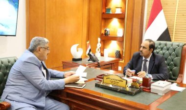 المحافظ بن ماضي يطلع على احتياجات مديرية حورة وادي العين