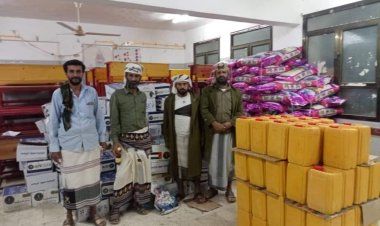 انتقالي سرار يدشن توزيع السلال الغذائية للأسر المحتاجة بالمديرية