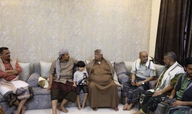 محافظ حضرموت ووزير المالية يطمئنان على صحة الأستاذين عوض حاتم وعبدالعزيز باسعد