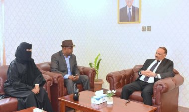 وزير النقل يستقبل السفير الصومالي لدى بلادنا في مكتبه لبحث سبل التعاون المشترك بين البلدين