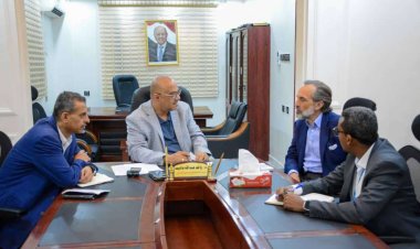 وزير التخطيط يلتقي الممثل المقيم للشؤون الانسانية في اليمن