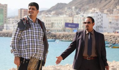 محافظ حضرموت يتفقّد أعمال الردم والتوسعة بالشارع العام بالمكلا