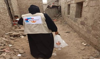 مؤسسة عدن لرعاية الأيتام التنموية تدشن توزيع 50 وجبة إفطار صائم للأسر الفقيرة بعدن