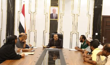 محافظ حضرموت يطّلع على النشاط الانتاجي لمصنع المكلا لتعليب الأسماك "الغويزي"