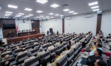 رئيس الوزراء يرأس اجتماعاً موسعاً لقيادات وزارة الدفاع وعدد من قادة القوات والمناطق والمحاور العسكرية