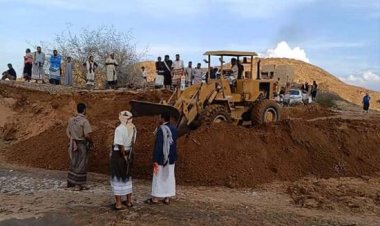 بدء فتح الطرق المتضررة من السيول في عسيلان