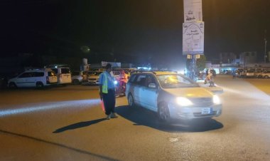 الأجهزة الأمنية بغيل باوزير تواصل تأمينها وتنظيمها للأسواق والطرقات والأماكن العامة بمشاركة الشرطة النسائية