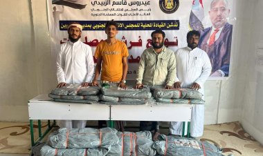 نتقالي حصوين يساهم في تجهيز مصليات العيد بتوزيع مجموعه من المفارش على مصليات العيد والمساجد بالمديرية.