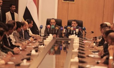 رئيس الوزراء يلتقي قيادة السلطة المحلية بحضرموت وعدد من أعضاء المكتب التنفيذي