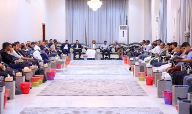 رئيس الوزراء يؤكد الحرص على أن تكون حضرموت نموذجاً ملهماً في التنمية والنهوض الاقتصادي