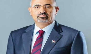 الرئيس الزُبيدي يُعزَّي في وفاة المناضل الشيخ علي قاسم ناجي النسري الحالمي