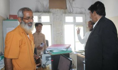 العميد بايعشوت يزور مكتب التربية والتعليم ومشروع نظافة مدينة المكلا