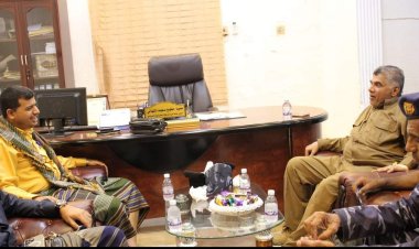 العميد المنهالي يناقش مع مدير عام المالية بوزارة الداخلية آلية صرف مرتبات الأجهزة الأمنية بشكل منتظم