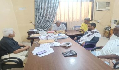 وكيل محافظة أبين ومدير عام خنفر يقومان بزيارة إلى مؤسسة الكهرباء بالمحافظة