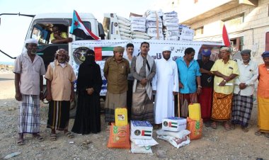 بتوجيهات الرئيس الزُبيدي.. انتقالي سقطرى يدشن توزيع السلال الغذائية للأسر المحتاجة بالمحافظة