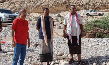 أمين عام محلي حضرموت يطلع على الأضرار بمناطق مديرية أرياف المكلا