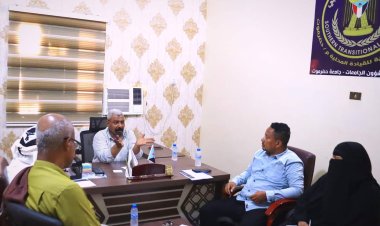 إدارة التدريب والتأهيل بمنسقيّة انتقالي جامعة حضرموت تناقش خطط تطوير مهارات موظفي الجامعة وتعزيز قدراتهم الإدارية