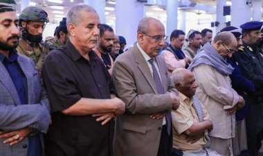 الكثيري يتقدم جموع مشيّعي نجل محافظ محافظة لحج