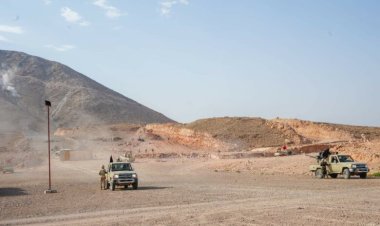 اللواء الركن البحسني يشهد مشروع رماية بالذخيرة الحيّة للواء النخبة الحضرمي في الهجوم لفتح خطوط بأرض المعركة