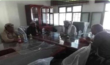 الأجهزة الأمنية بالمحفد تلقي القبض على أحد المتهمين بخرق الضوابط الأمنية بالمديرية