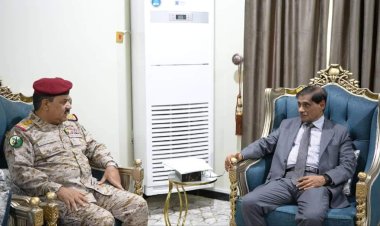 البحسني يطلع من وزير الدفاع على مستجدات الأوضاع العسكرية في جبهات القتال